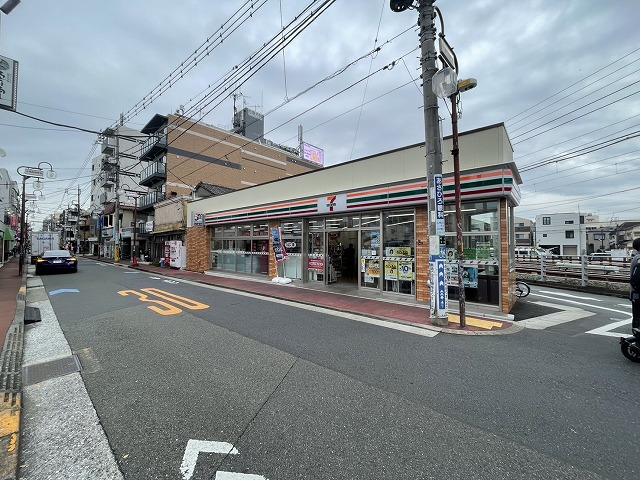 コンビニ　セブン-イレブン 大田区千鳥町駅東口店（コンビニ）まで159m