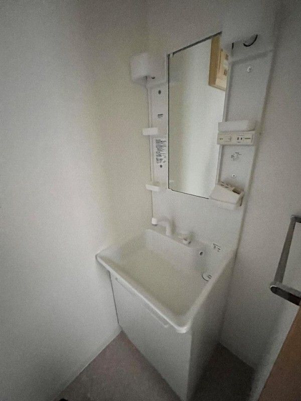 洗面設備　別部屋参照写真