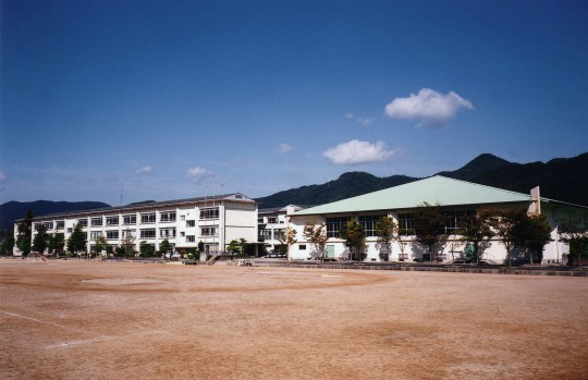 中学校　龍野西中学校（中学校）まで1206m