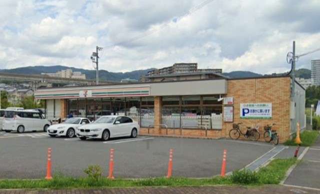 コンビニ　セブンイレブン　箕面彩都南店（コンビニ）まで323m
