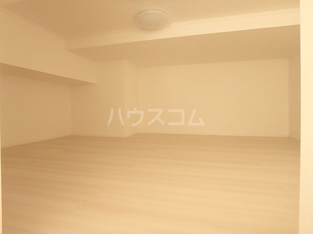コンフォルト中山の居間写真