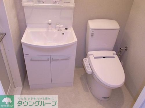 都営浅草線 五反田駅 徒歩2分 10階建 築17年のトイレ写真