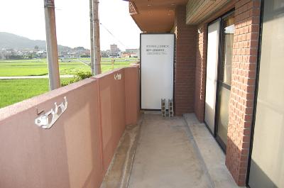 西鉄天神大牟田線 大橋駅 バス乗車時間：25分 最寄りバス停で下車 徒歩2分 5階建 築33年の内装写真