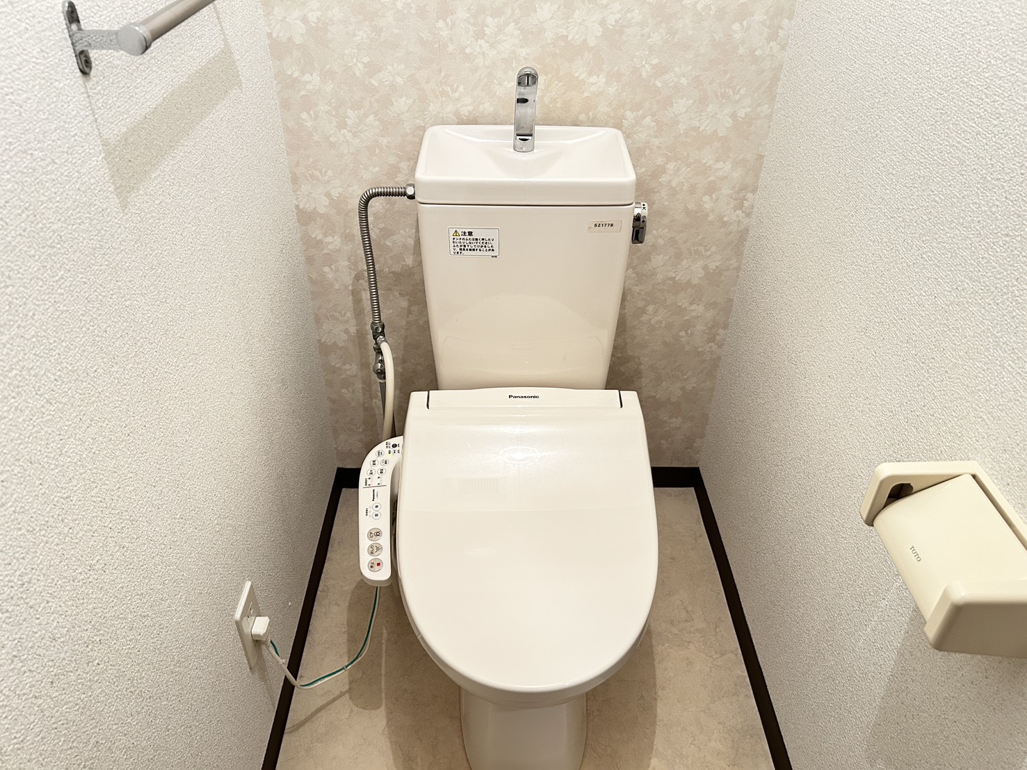 ＪＲ山陽本線 寺家駅 徒歩10分 3階建 築27年のトイレ写真