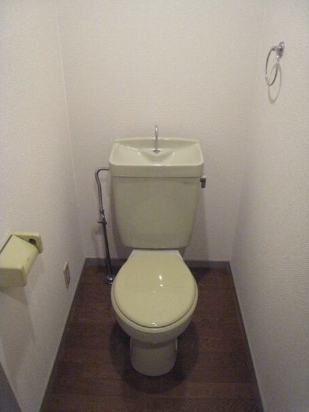 地下鉄東山線 高畑駅 徒歩19分 2階建 築30年のトイレ写真