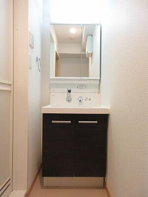 洗面設備　使いやすい洗面所です