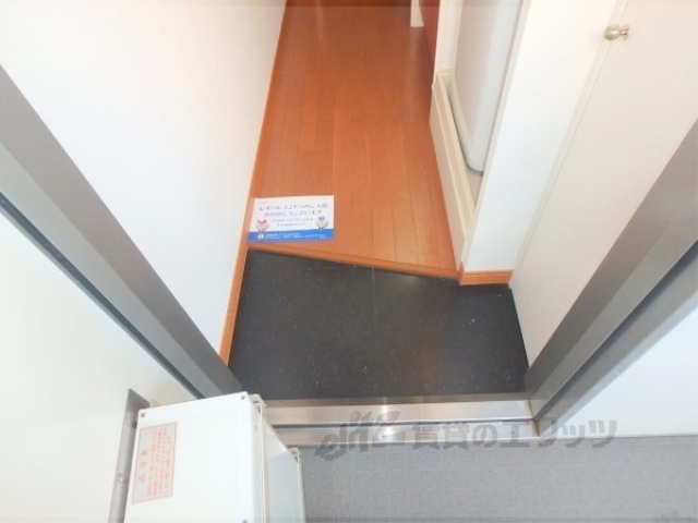 レオパレスメゾンラフィーネの玄関写真