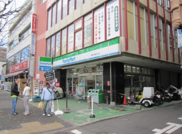 コンビニ　ファミリーマート 東高円寺駅前店（コンビニ）まで213m