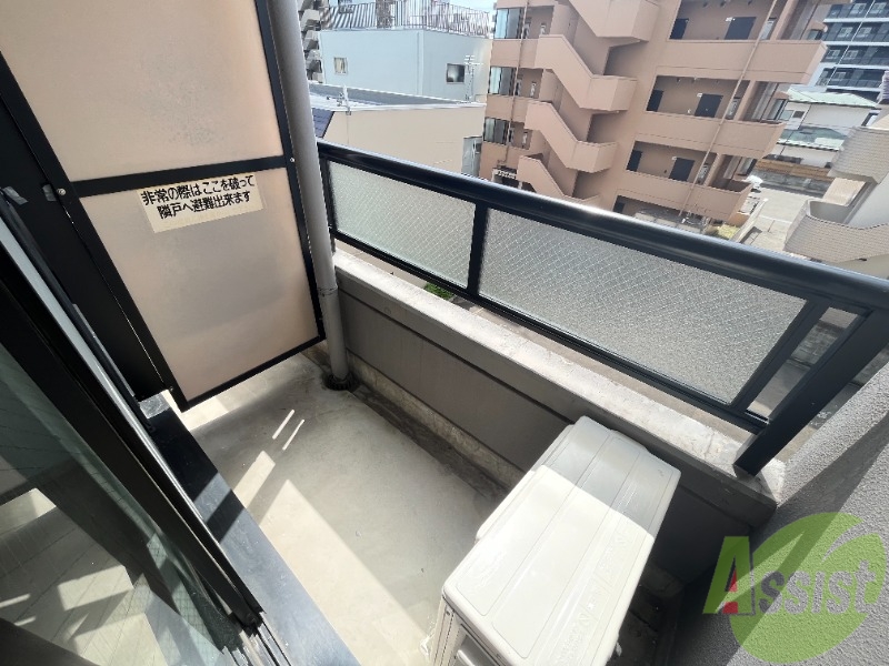 バルコニー　バルコニーは幅があり作業がしやすそうな印象でした