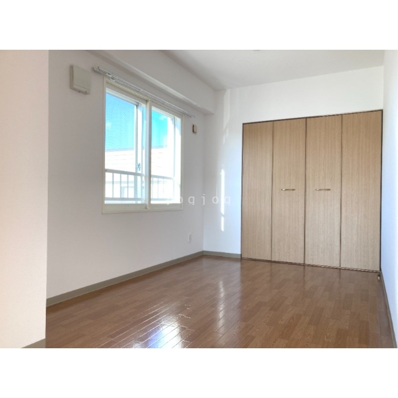 その他部屋・スペース　日当たりの良い明るいお部屋です。