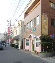 幼稚園・保育園　にじいろ保育園（幼稚園・保育園）まで1011m