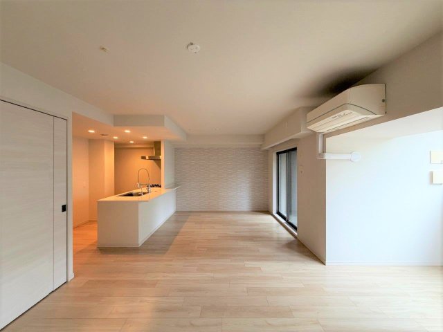 プレミスト京都烏丸御池I番館の居間写真