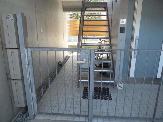 ＪＲ中央線 中野駅 徒歩17分 3階建 築19年の外観写真