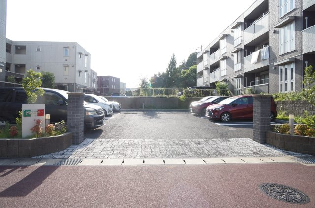 駐車場　駐車場に車を止められます