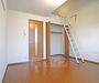 居室・リビング　ロフト付きの広い部屋です。