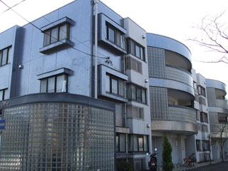 静岡市葵区大岩のマンションの建物外観