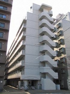 札幌市北区北十八条西のマンションの建物外観