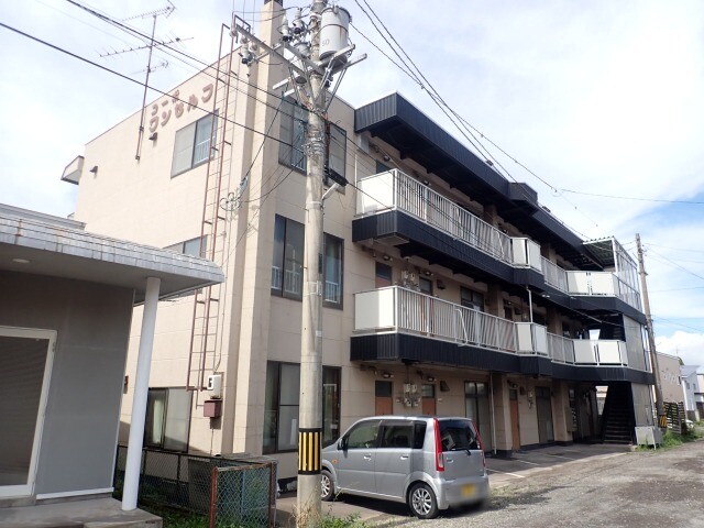 函館市白鳥町のアパートの建物外観