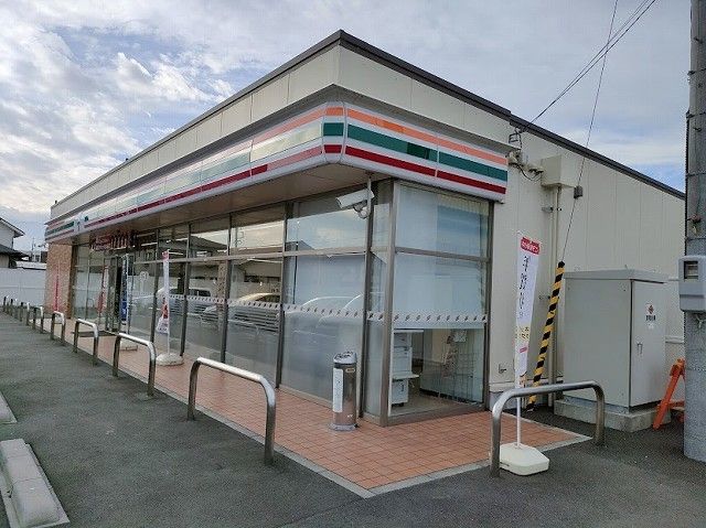 【菊川市赤土のアパートのコンビニ】