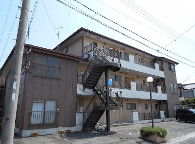 近江八幡市上野町のアパートの建物外観