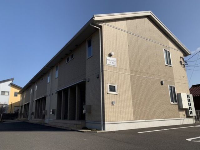 敦賀市松葉町のアパートの建物外観