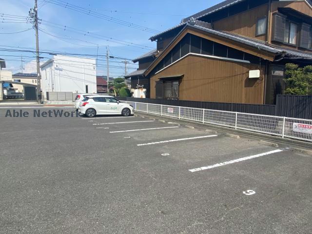 【碧南市札木町のアパートの駐車場】