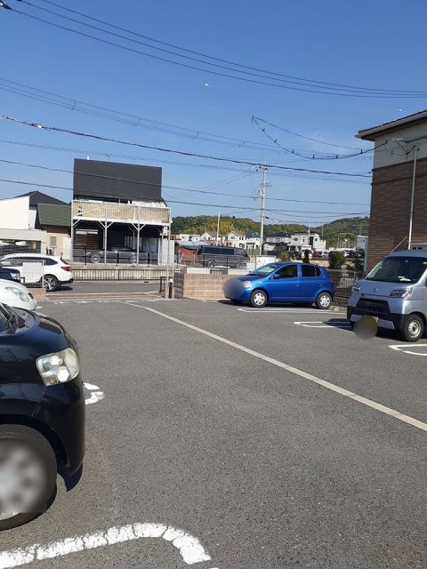 【貝塚市東山のアパートの駐車場】