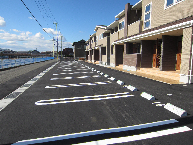 【鳴門市大津町吉永のアパートの駐車場】