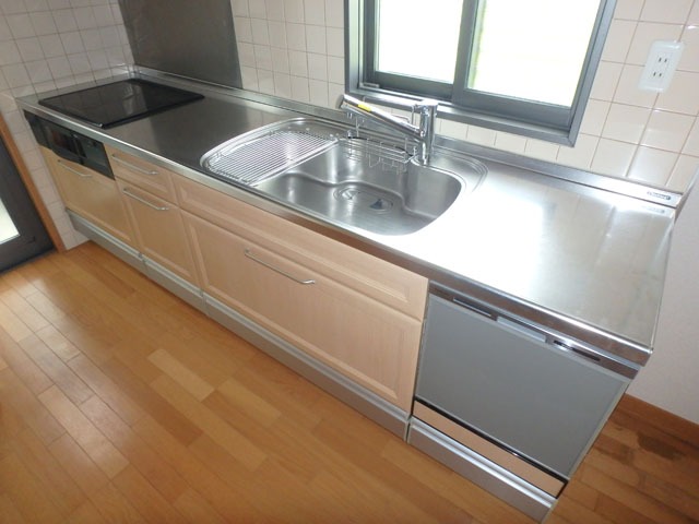 キッチン　３口ＩＨコンロ付きのシステムキッチン☆