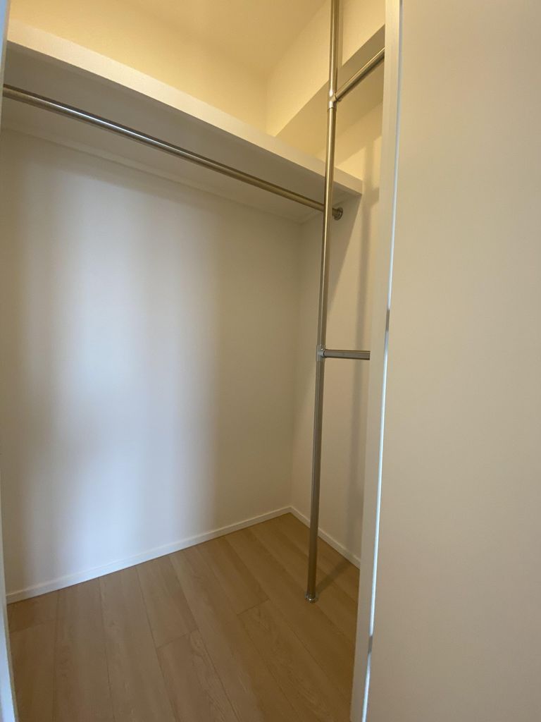 収納　主寝室のウォークインクローゼット