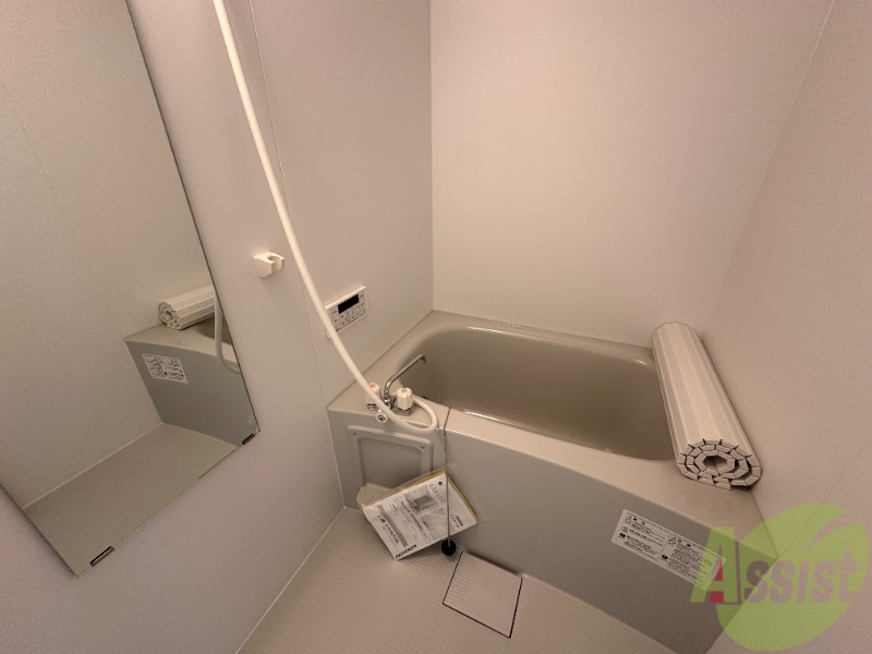 バス・シャワールーム　こちらのお風呂で一日の疲れを癒して下さい。