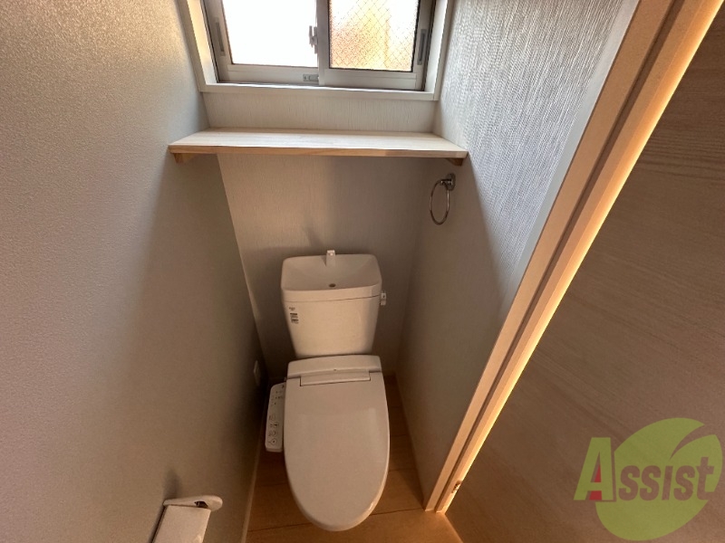 トイレ　トイレは嬉しいウォシュレット機能付きです。