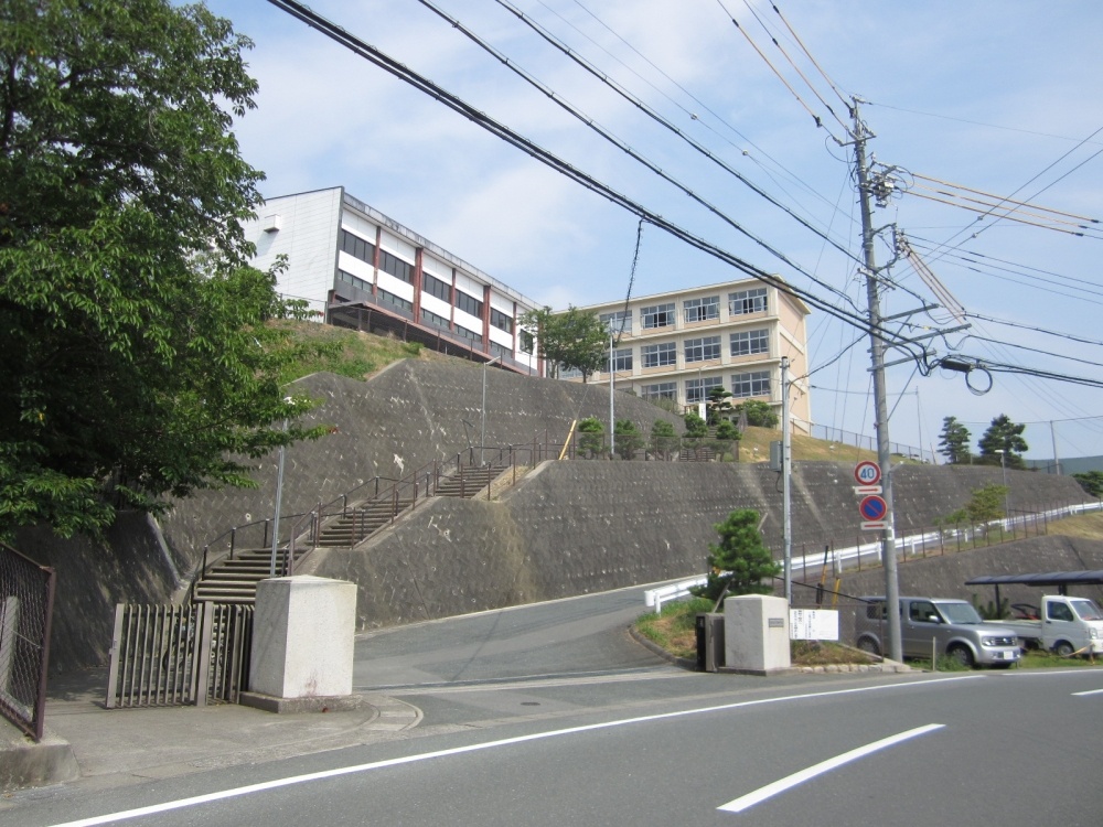 中学校　入野中学校（中学校）まで111m