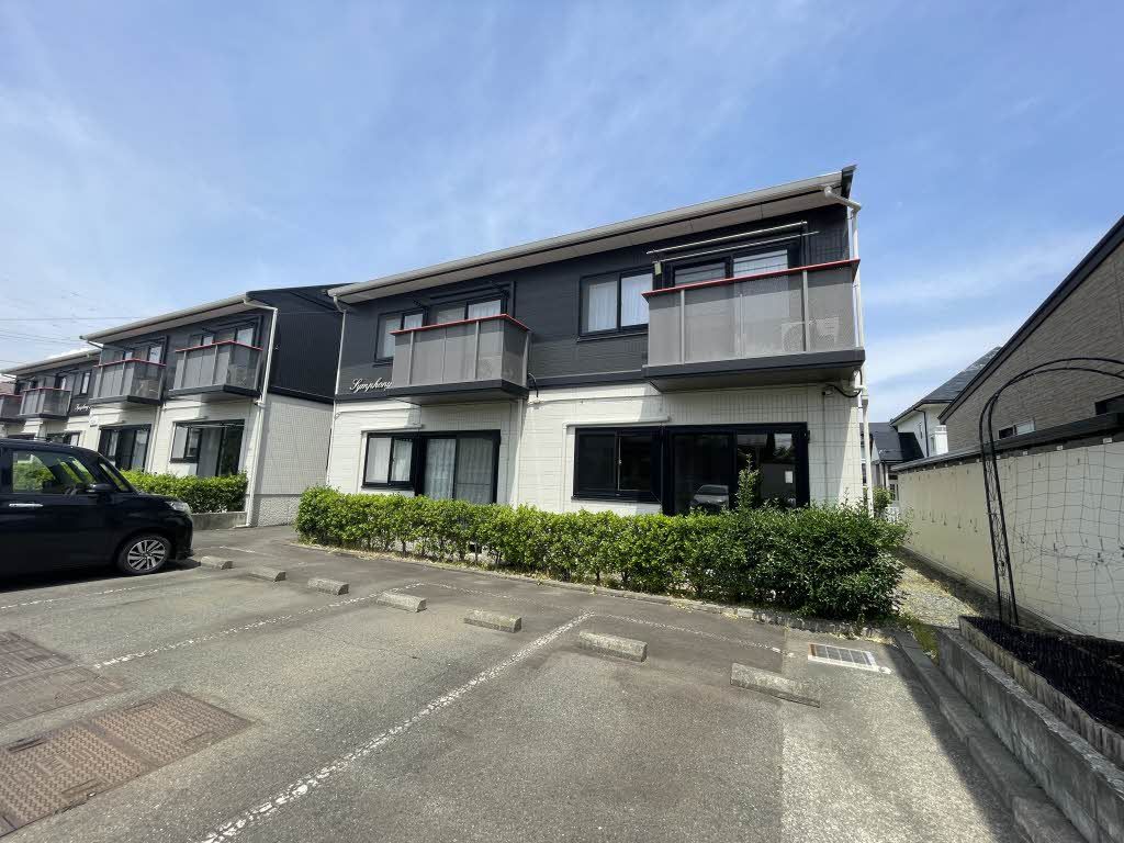 建物外観　駐車場