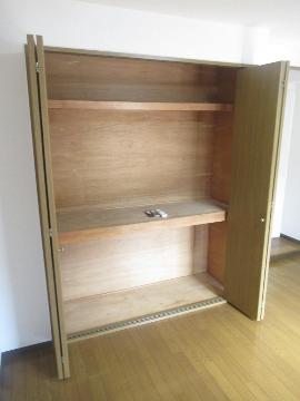 ローズコテージ弐番館　収納　収納