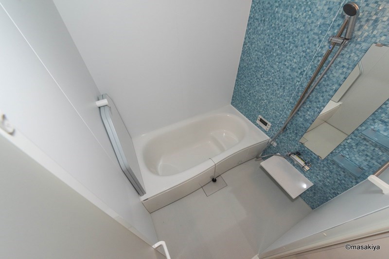 バス・シャワールーム　お風呂　一坪タイプで広々です。
