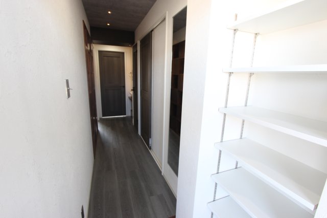 玄関　写真はイメージです。 色仕様は現状優先となります。