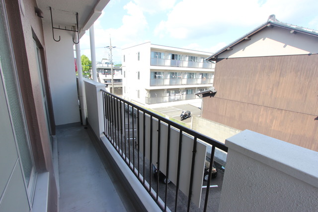 バルコニー　写真はイメージです。 色仕様は現状優先となります。