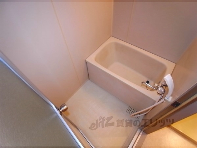 バス・シャワールーム　ゆったり浸かれますね