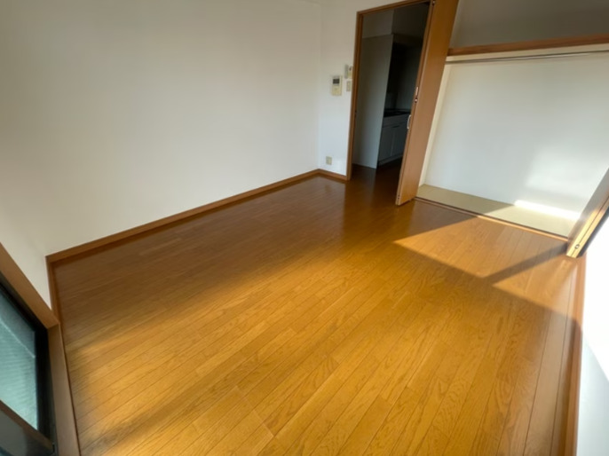 居室・リビング　内装は別部屋の参考写真です。