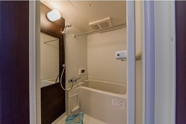 バス・シャワールーム　※写真は同じマンションの違う部屋のものになります。