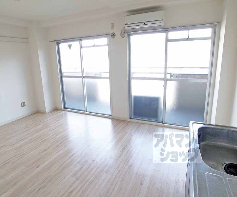 居室・リビング　日当たりのいいリビングスペース