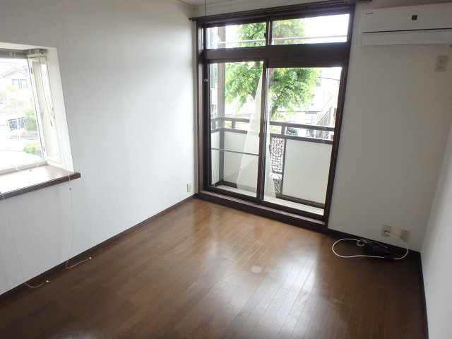 居室・リビング　ゆったり過ごせる居間です