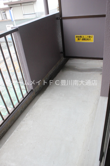 バルコニー　同型別部屋写真（反転）