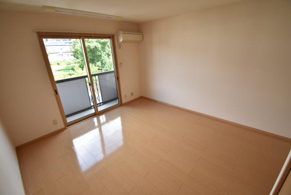 居室・リビング　※同物件別室※