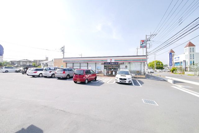 コンビニ　セブンイレブン（コンビニ）まで684m