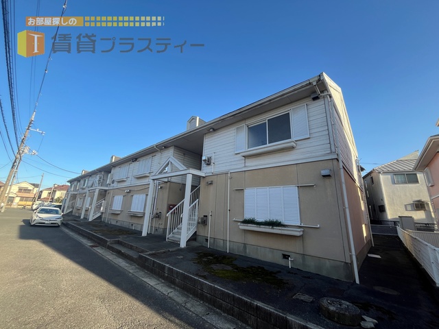 建物外観　敷地広々で雰囲気◎。駐車料金にも大注目。