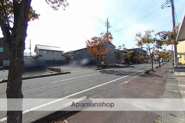その他　前面道路（その他）まで0m