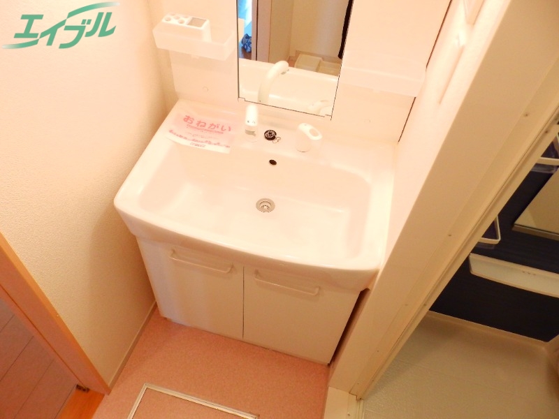 洗面設備　同型部屋写真です。