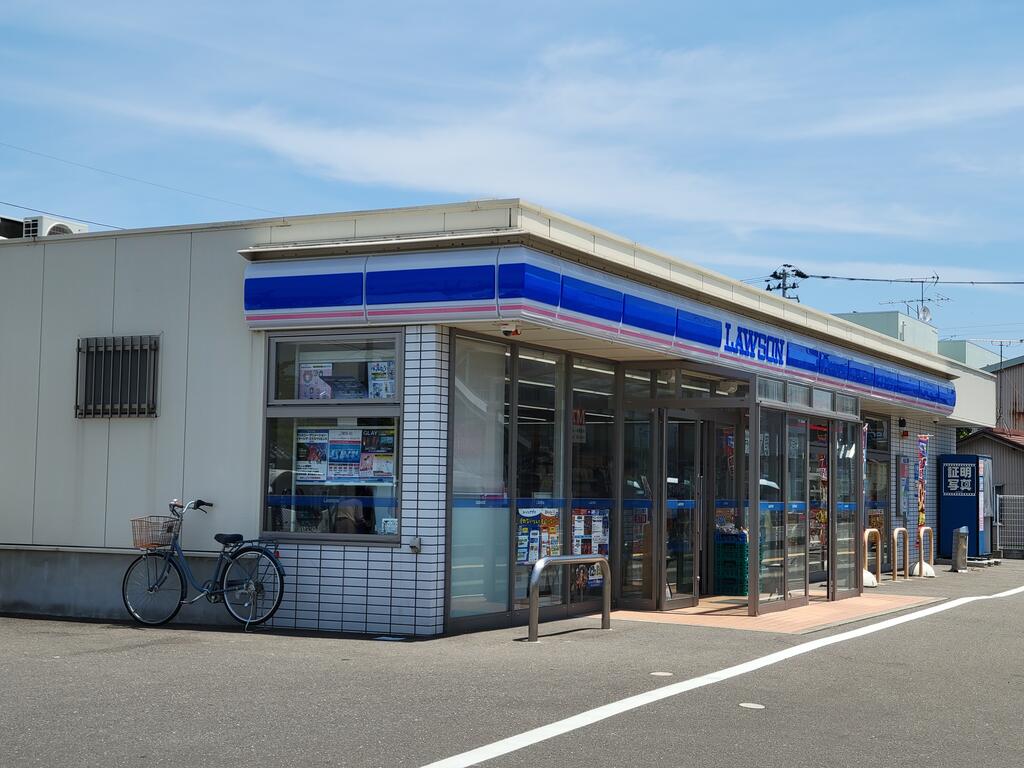 コンビニ　ローソン岩沼中央三丁目店（コンビニ）まで284m